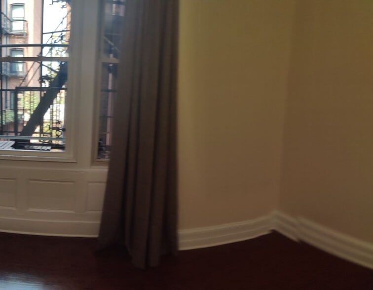 Building Photo - 6 E Franklin St