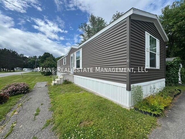 Building Photo - 670 Benton Ave