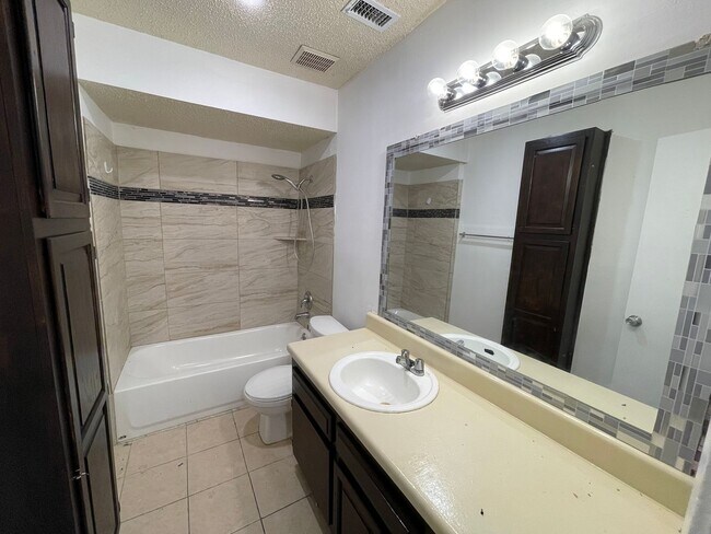 Building Photo - 1508-1510 Blackwell Drive