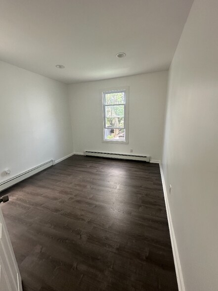 Building Photo - 41 Hinsdale Pl
