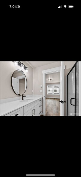 Building Photo - 2201 Dejong Dr