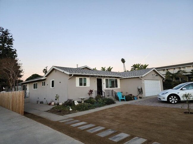 Building Photo - 73 College Dr
