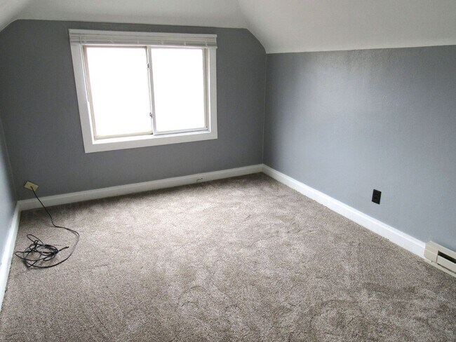 Building Photo - 303-305 11th St SE