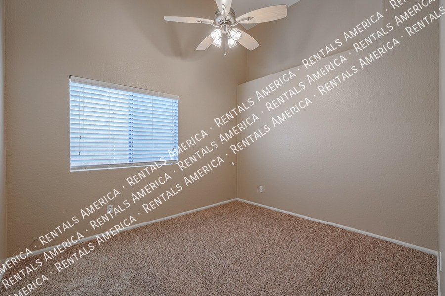 Building Photo - 263 E Ashurst Dr