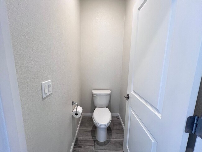 Building Photo - $1,000 MOVE IN SPECIAL!!! STUNNING 4BD/2.5BA TOWNHOUSE IN WALNUT CREEK!!!