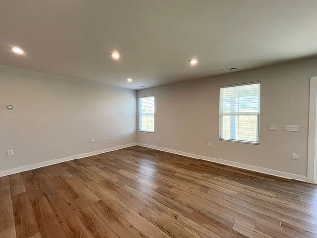 Building Photo - 8765 Kenridge Ln