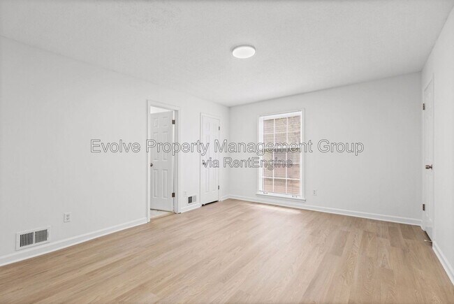 Building Photo - 3085 Circle Gate Dr