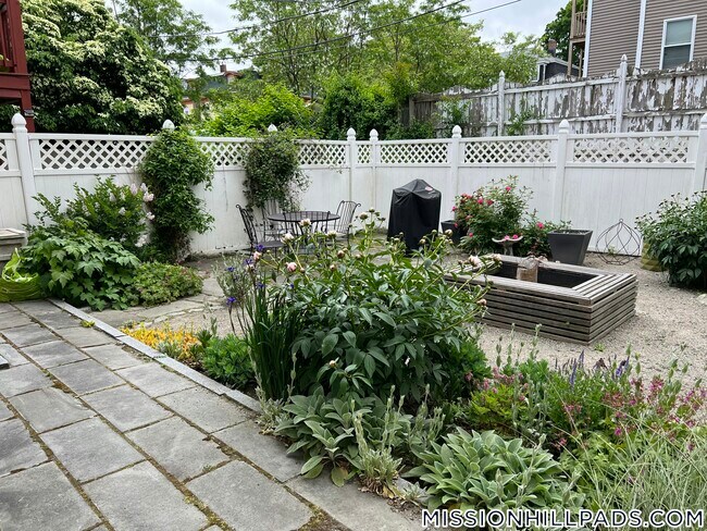 Building Photo - 1 Pickering Ave