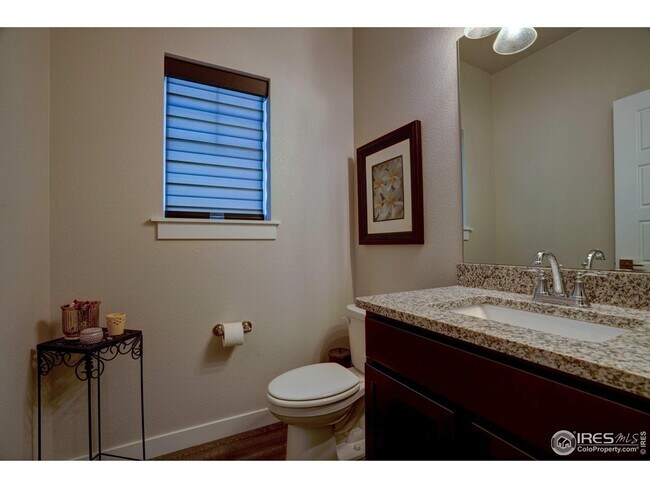 Building Photo - 294 E Chestnut St