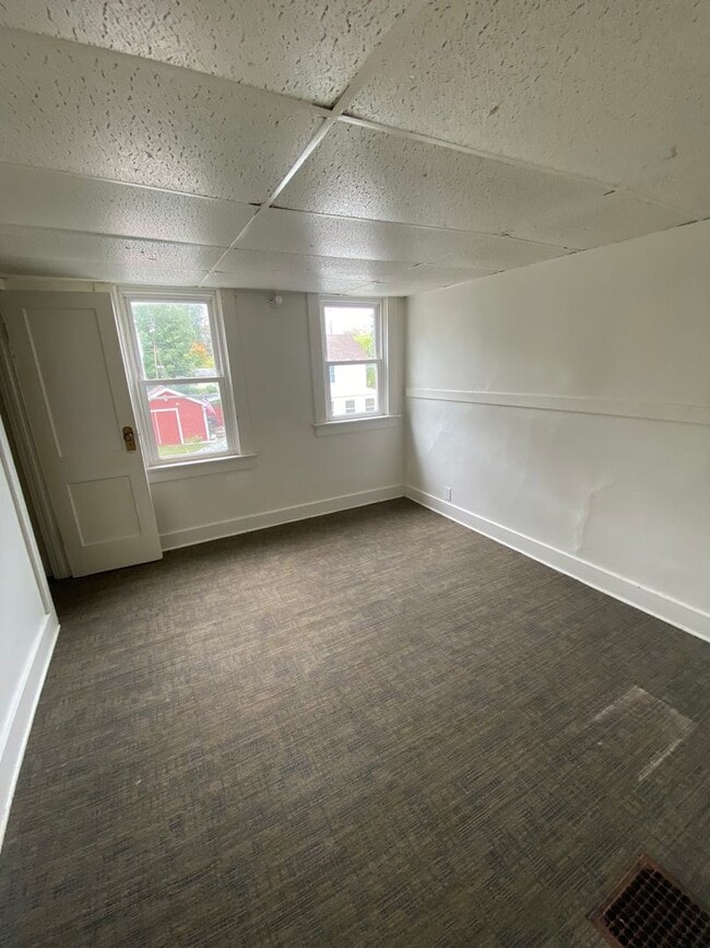 Building Photo - Nice property on Fox!