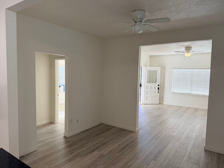 Building Photo - 394 N Livermore Ave