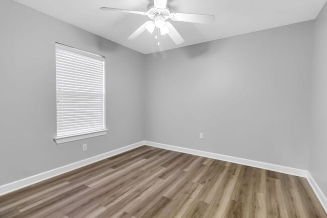Building Photo - Bluewater Bay Area 4 Bedroom Pool Home!