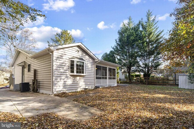 Building Photo - 1516 Cedarwood Dr