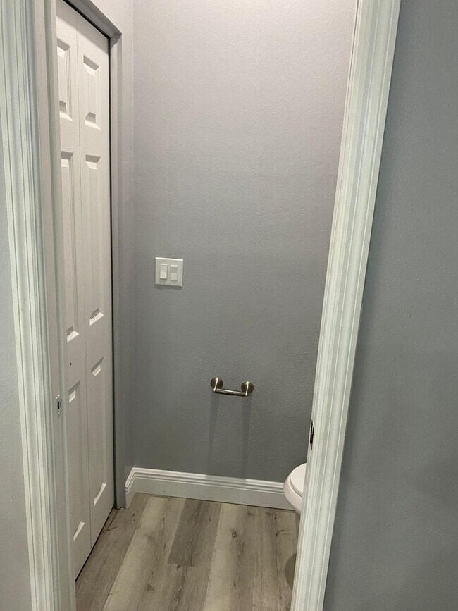 Building Photo - 1341 Flaxwood Ave