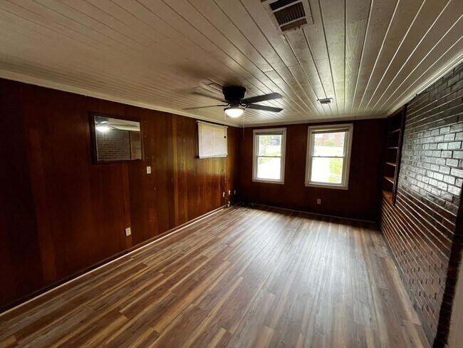 Building Photo - The Ideal Space to Balance Life, Work and ...