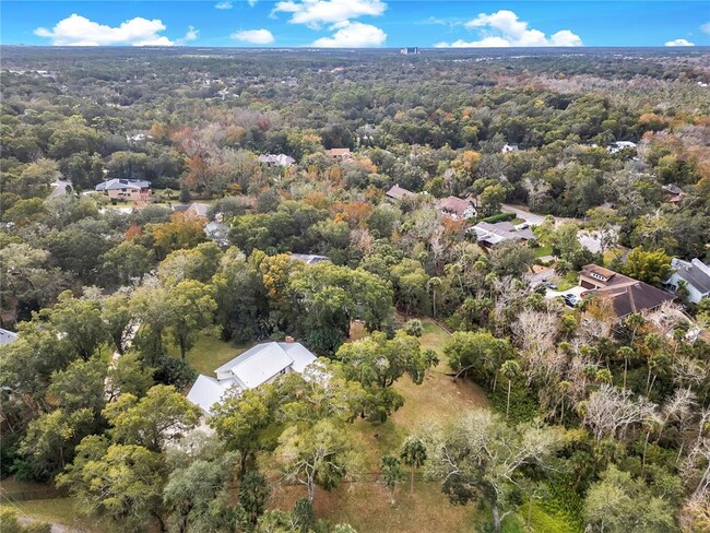 Building Photo - 8 Fernwood Trail