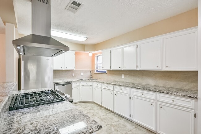 Building Photo - 5821 Guadalupe Dr