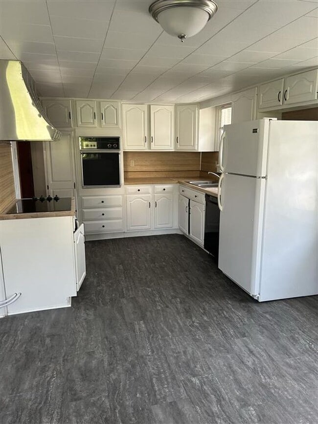 Building Photo - 10 N Second Street