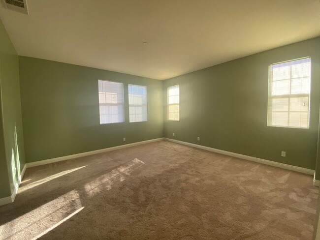 Building Photo - Loma Linda 4 Bedroom Located in Mission La...