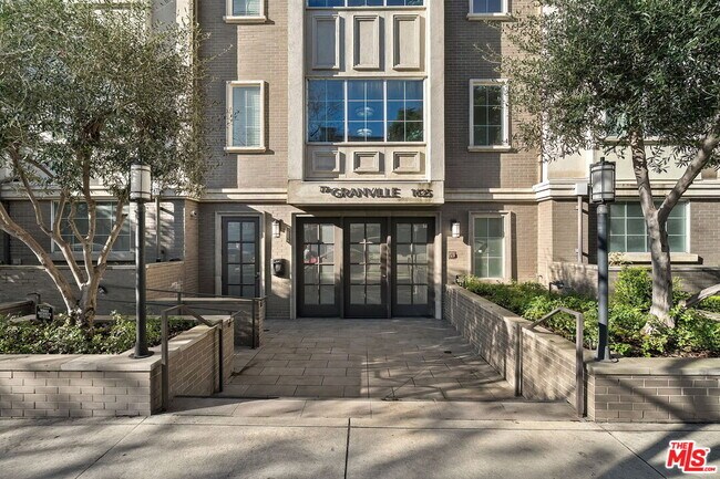 Building Photo - 1625 Granville Ave