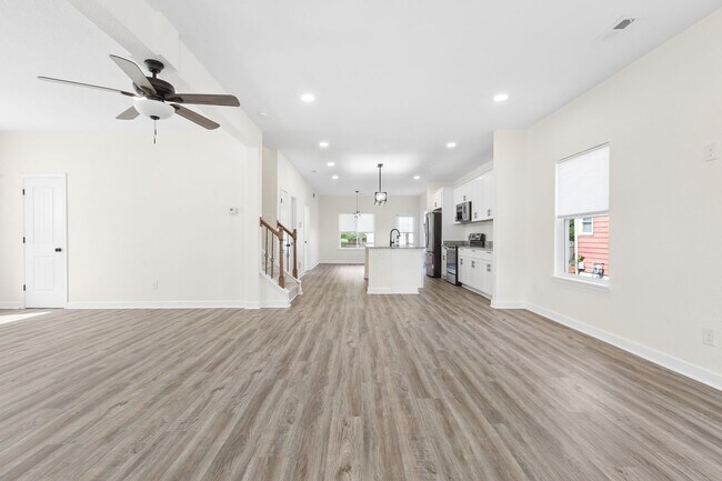 Building Photo - 317 Cottonwood Ave