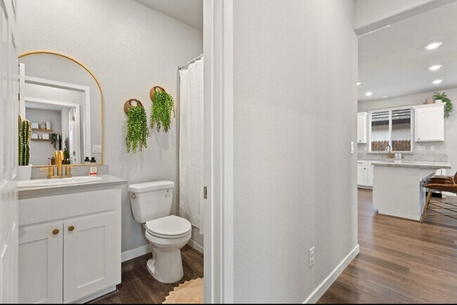 Building Photo - 1305 Swallowtail Dr