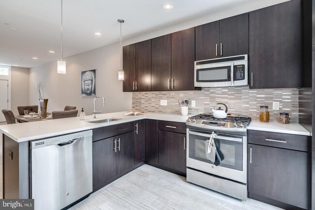 Building Photo - Northern Liberties Townhome with 2 Car Parking