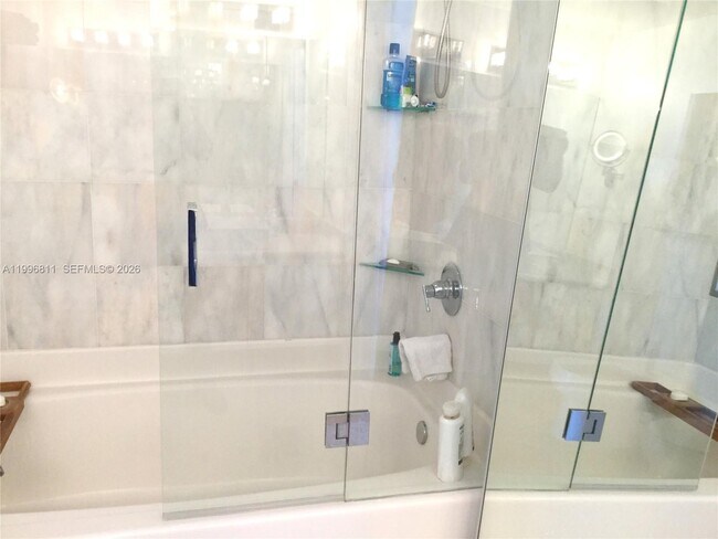 Building Photo - 601 NE 36th St