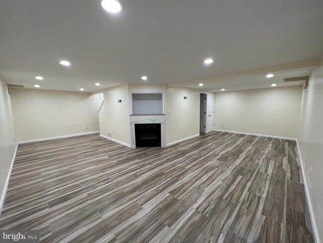 Building Photo - 7509 Cove Point Way