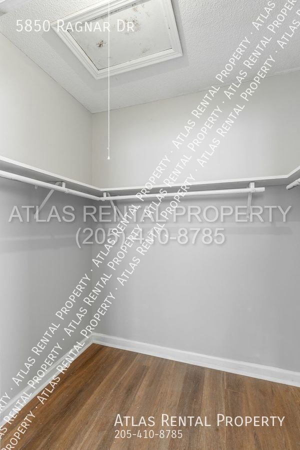 Building Photo - 5850 Ragnar Dr