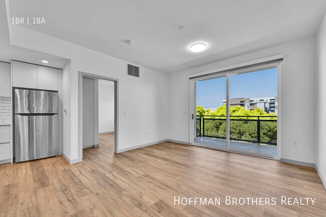 Building Photo - 1240 Magnolia Ave