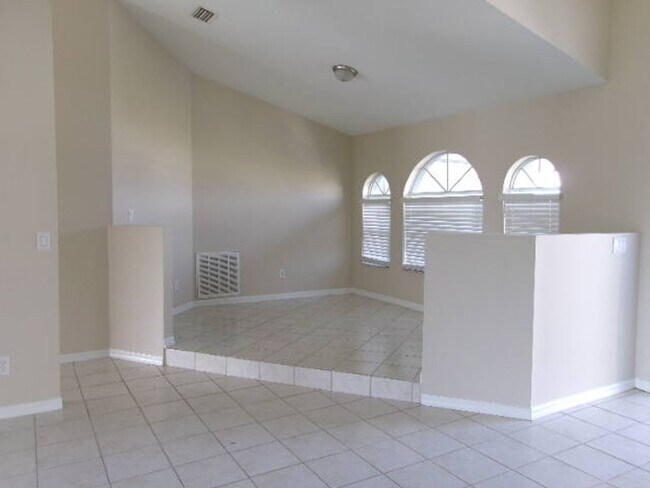 Building Photo - 1709 NW 36th Pl