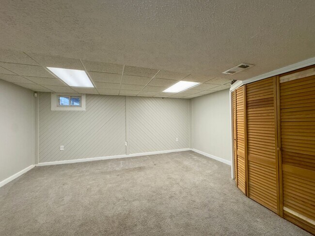 Building Photo - 5371 King Arthur Cir