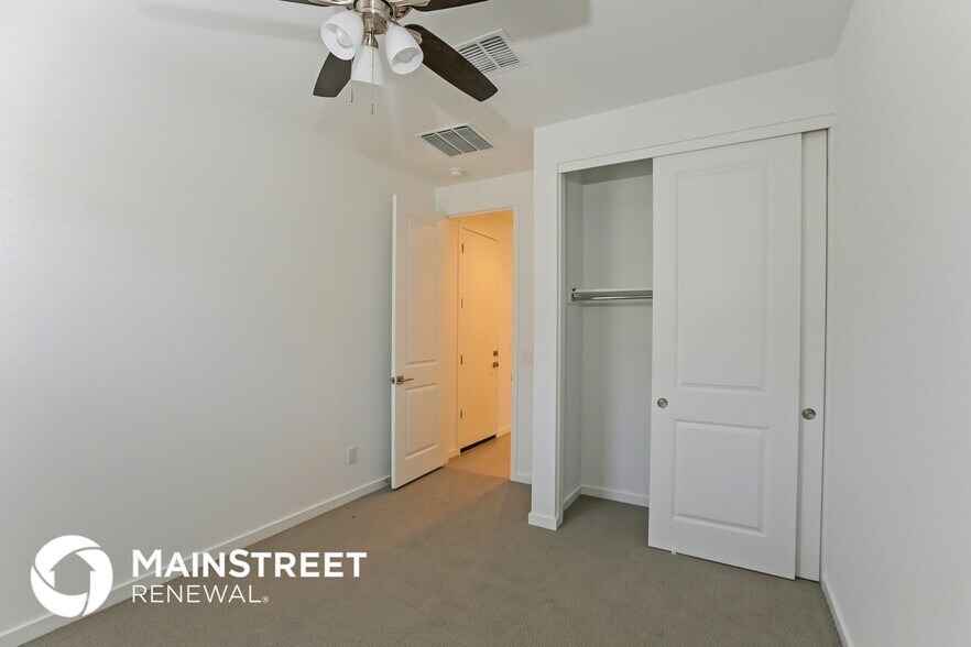 Building Photo - 10916 S 55th Ln