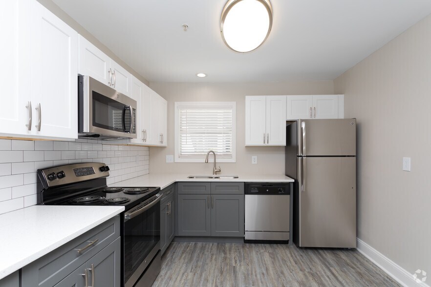 Manchester at Mansell 401 Huntington Dr Roswell GA 30076 Apartment