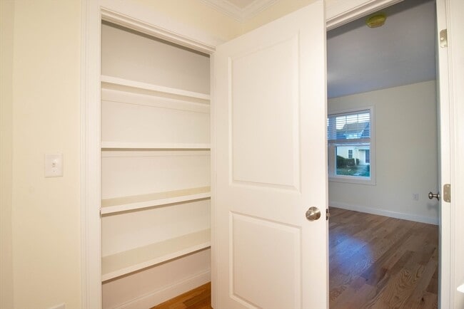 Building Photo - 5 W Chapel St