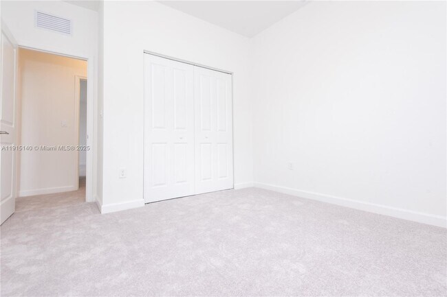 Building Photo - 2636 SE 8th Ct