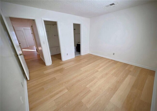 Building Photo - 590 Windchase Ln