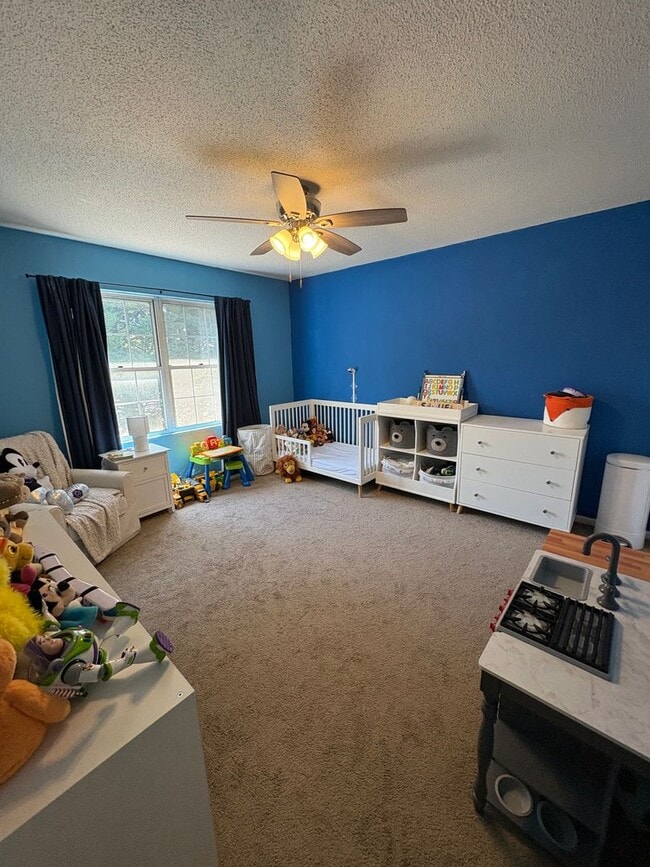 Building Photo - Lovely 2 bedroom 1.5 Bath