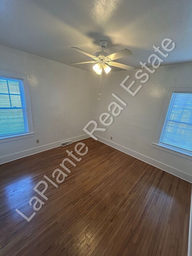 Building Photo - 1439 Vassar Dr