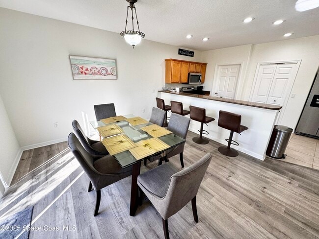 Building Photo - 121 Majestic Bay Ave