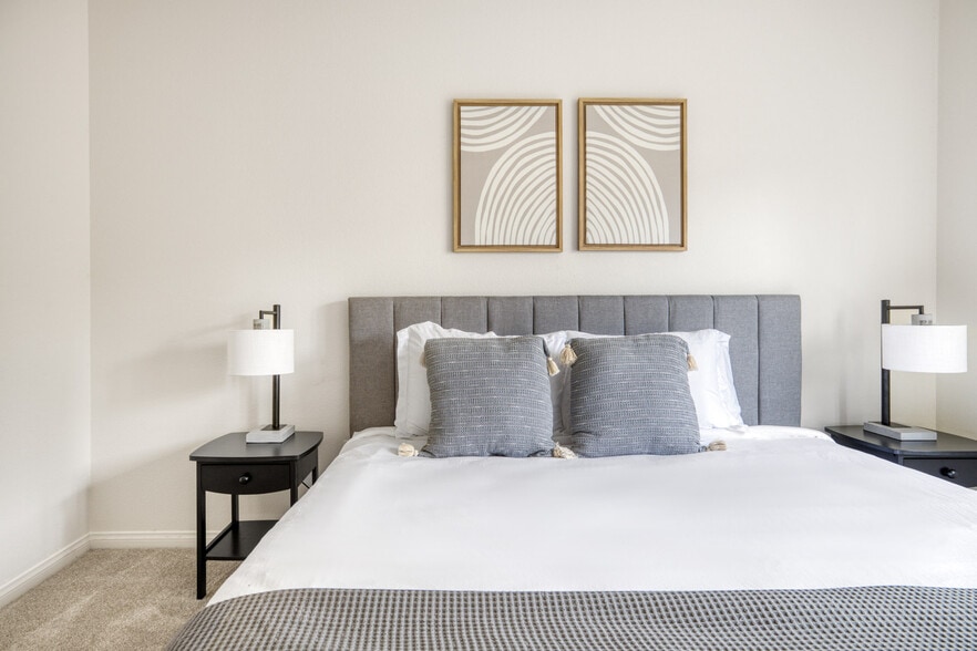 Building Photo - 8700 Pershing Dr