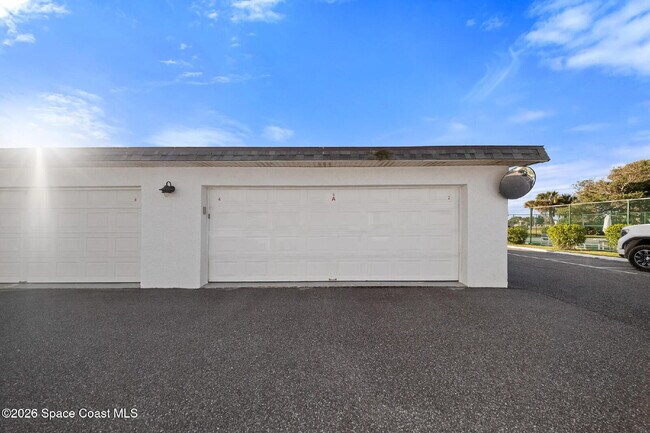 Building Photo - Salt Life