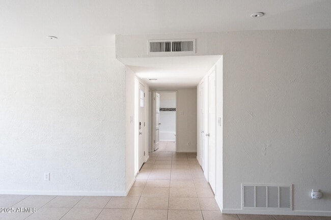 Building Photo - 153 Laguna Dr W