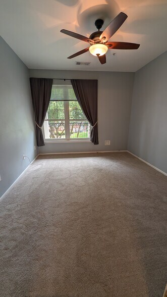 Building Photo - 1550 Spring Gate Dr