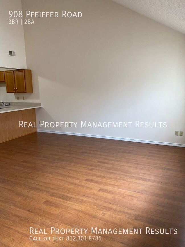 Building Photo - 3 Bedroom, 2 Bath Townhouse, Northside