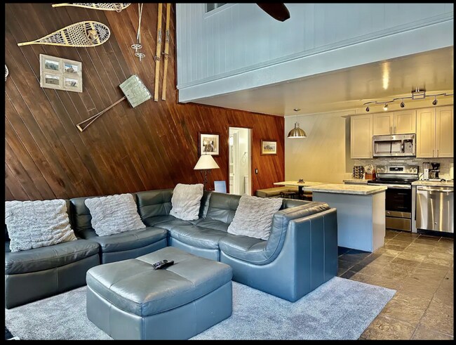 Building Photo - Stylish 2-Bed + Loft Mountain Condo in San...