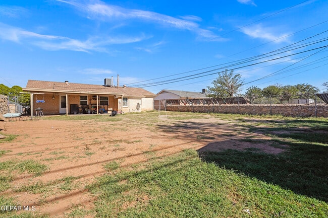 Building Photo - 5516 Fairbanks Dr