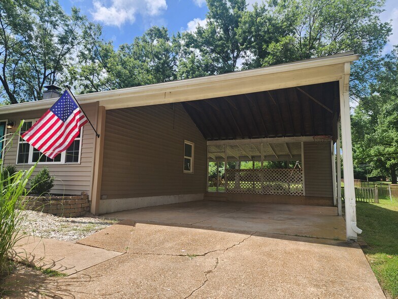 Building Photo - 213 Ramsey Ln