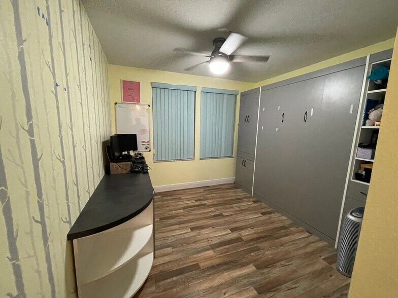 Building Photo - 2452 Hassonite St